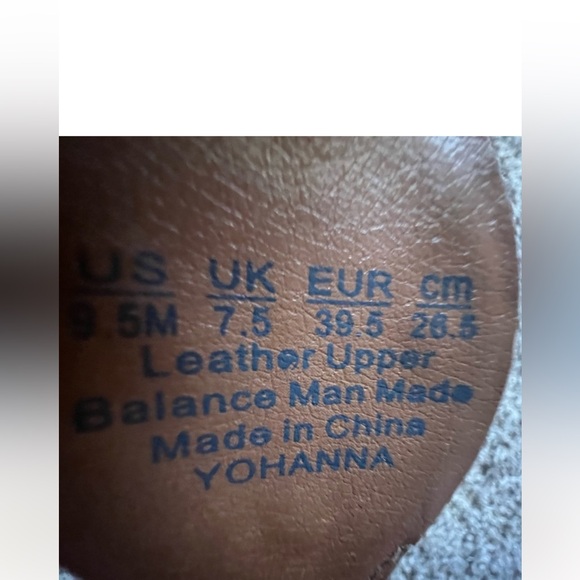 Zodiac white leather thong sandals, gorgeous turquoise stone embellishment - Picture 3 of 4